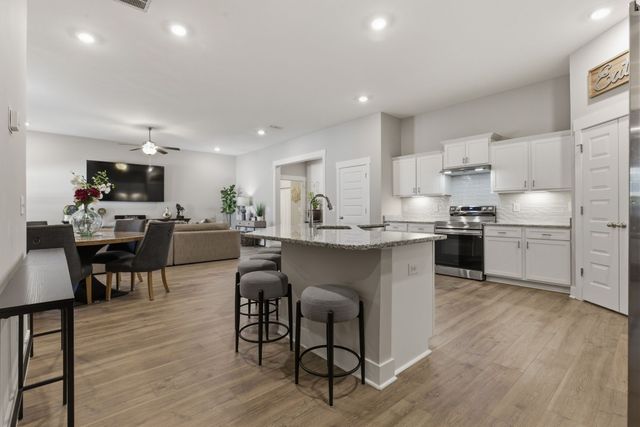 2822 Soldiers Honor Dr, Murfreesboro, TN 37128