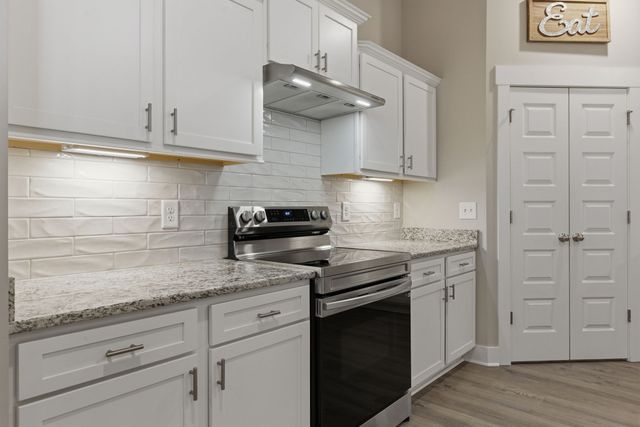 2822 Soldiers Honor Dr, Murfreesboro, TN 37128