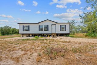 1375 Plant RD, Luling, TX 78648