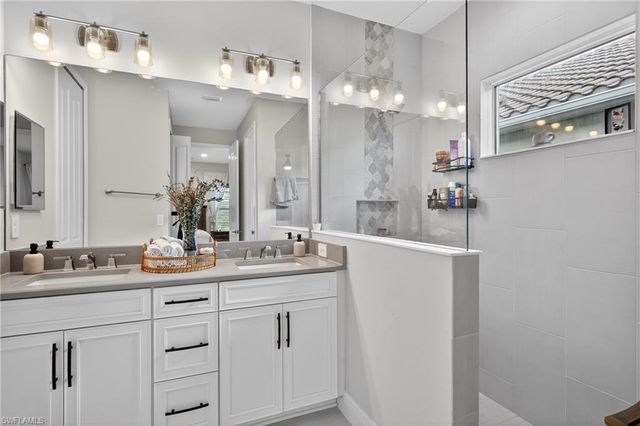 4653 Centaurus CIR, Naples, FL 34120