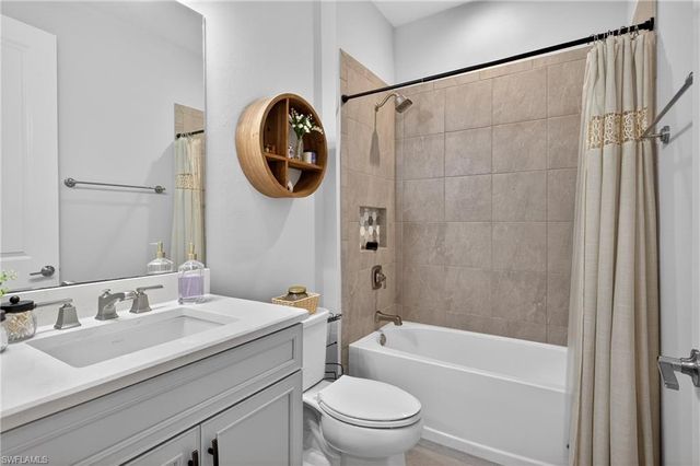 4653 Centaurus CIR, Naples, FL 34120