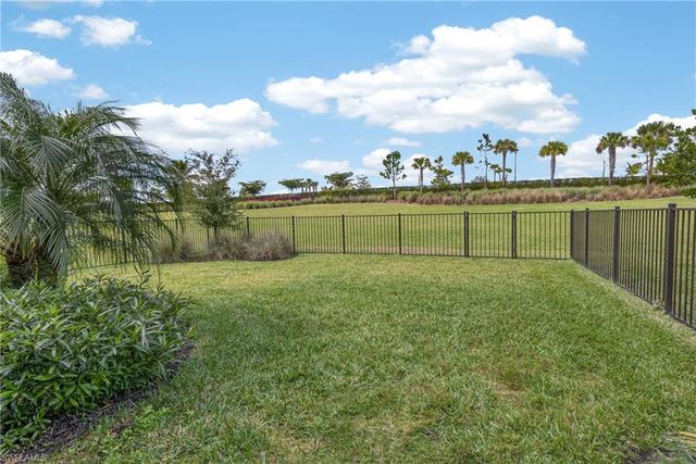 4653 Centaurus CIR, Naples, FL 34120