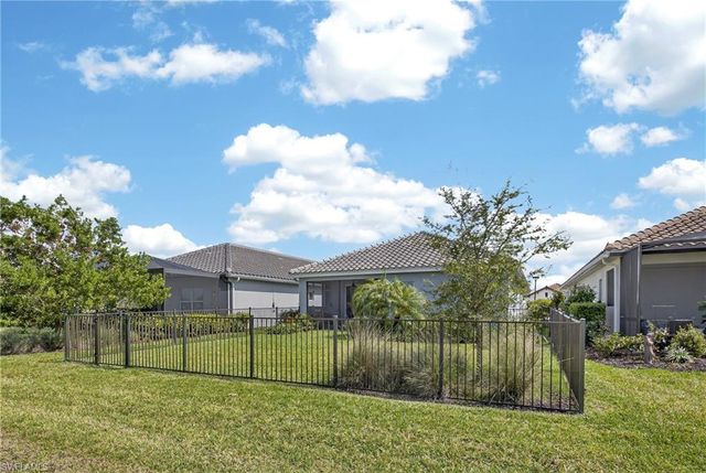 4653 Centaurus CIR, Naples, FL 34120