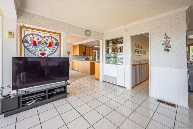 2553 Haas St, Escondido, CA 92025