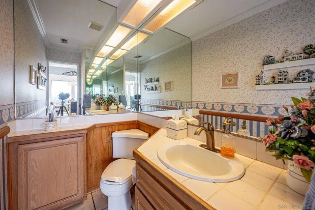2553 Haas St, Escondido, CA 92025