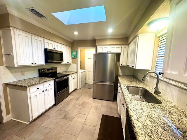 8712 Lake Country Drive, Fort Worth, TX 76179