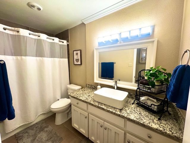 8712 Lake Country Drive, Fort Worth, TX 76179