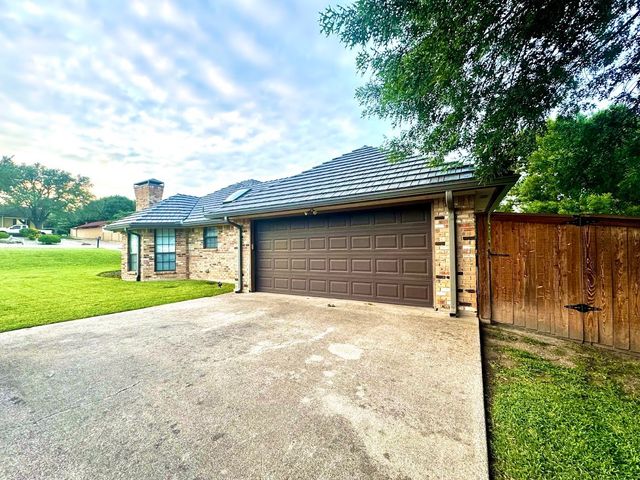 8712 Lake Country Drive, Fort Worth, TX 76179