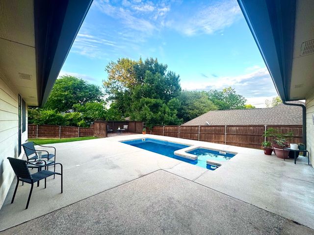 8712 Lake Country Drive, Fort Worth, TX 76179