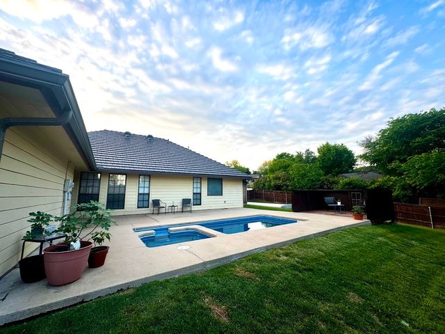 8712 Lake Country Drive, Fort Worth, TX 76179