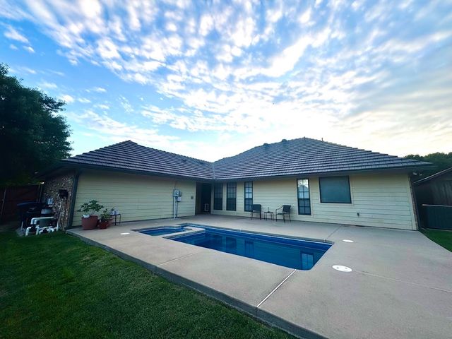 8712 Lake Country Drive, Fort Worth, TX 76179