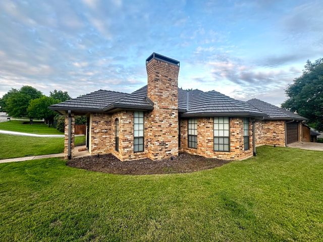 8712 Lake Country Drive, Fort Worth, TX 76179