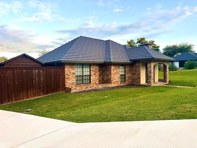 8712 Lake Country Drive, Fort Worth, TX 76179