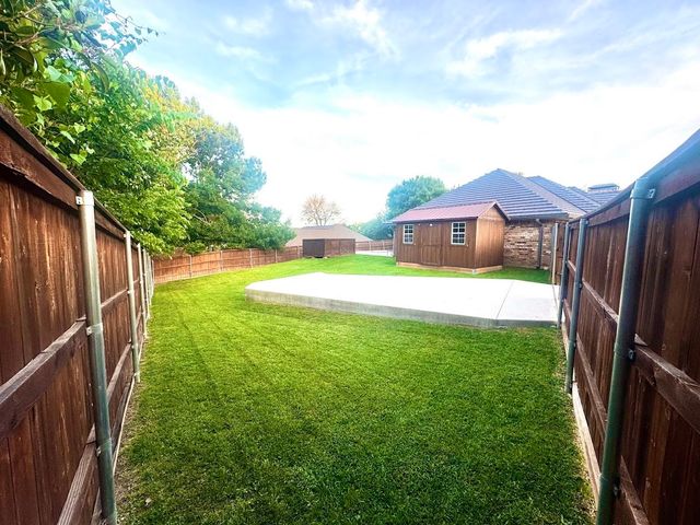 8712 Lake Country Drive, Fort Worth, TX 76179