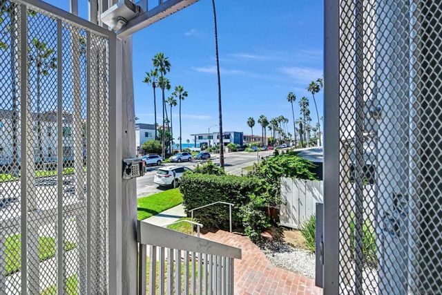 510 N Pacific 4, Oceanside, CA 92054