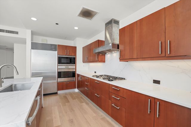 401 N Wabash Avenue 77F, Chicago, IL 60611
