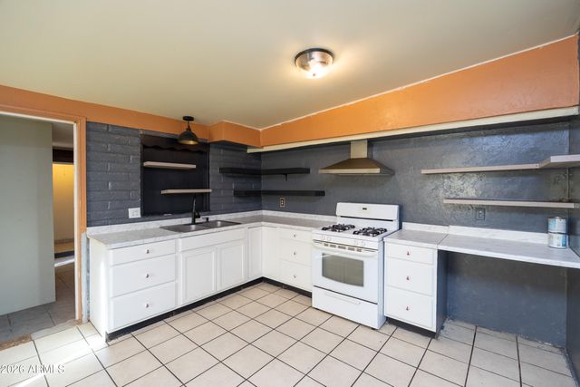 702 N SKYLINE Drive, Huachuca City, AZ 85616