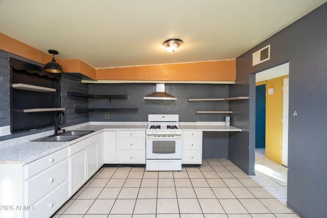 702 N SKYLINE Drive, Huachuca City, AZ 85616