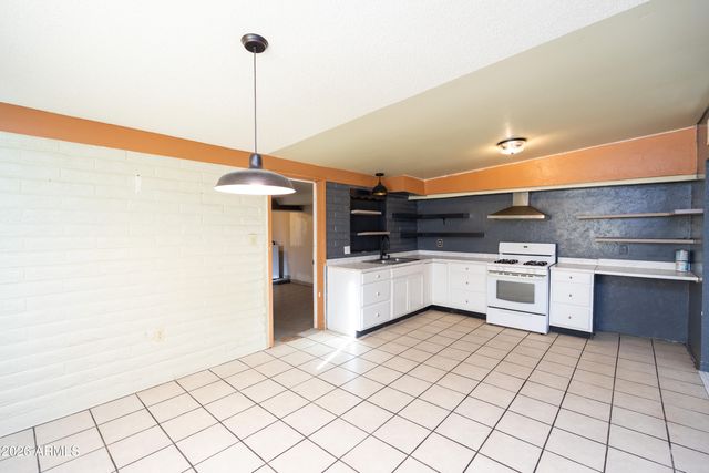 702 N SKYLINE Drive, Huachuca City, AZ 85616