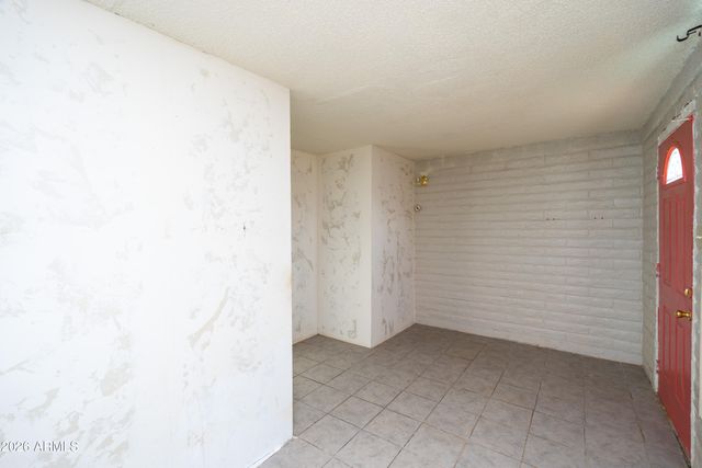 702 N SKYLINE Drive, Huachuca City, AZ 85616