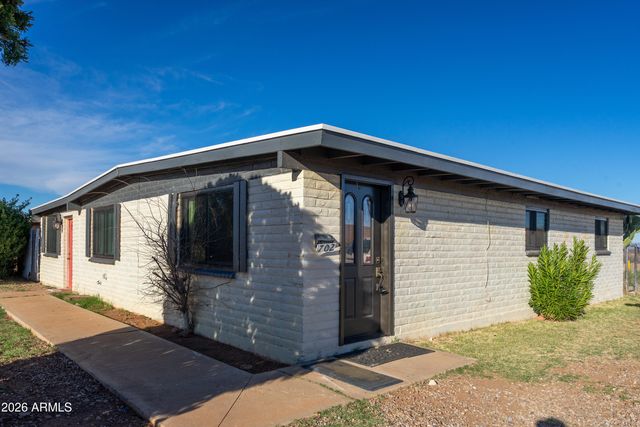 702 N SKYLINE Drive, Huachuca City, AZ 85616