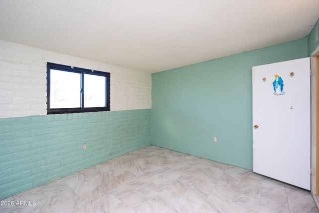 702 N SKYLINE Drive, Huachuca City, AZ 85616