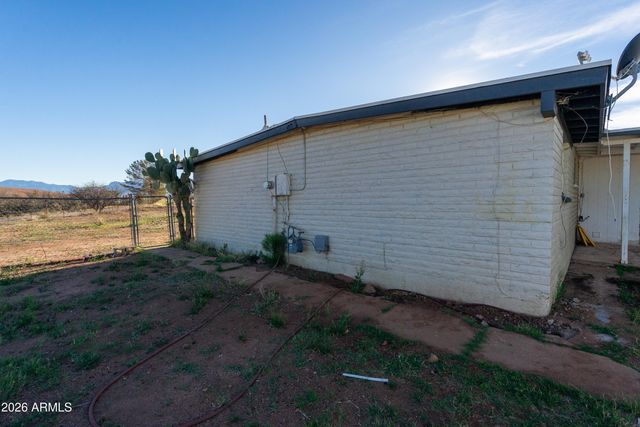 702 N SKYLINE Drive, Huachuca City, AZ 85616