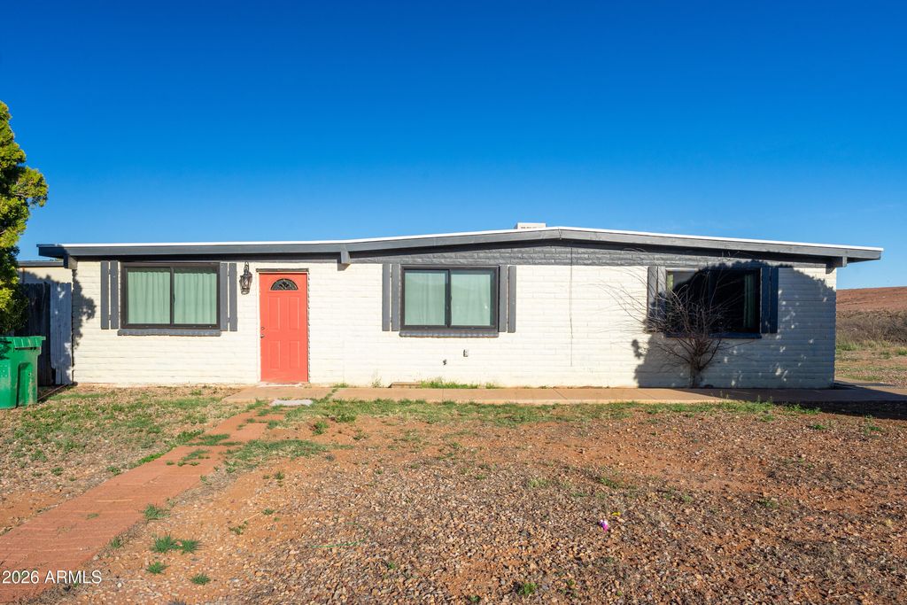 702 N SKYLINE Drive, Huachuca City, AZ 85616