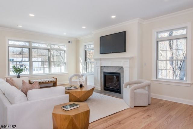 19 West Dr, Fairfield Twp., NJ 07004