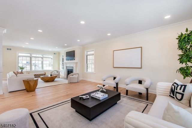 19 West Dr, Fairfield Twp., NJ 07004