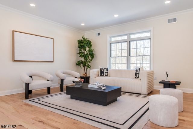 19 West Dr, Fairfield Twp., NJ 07004