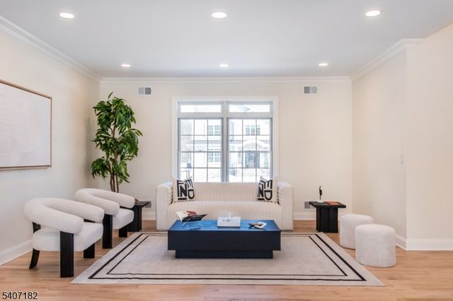 19 West Dr, Fairfield Twp., NJ 07004