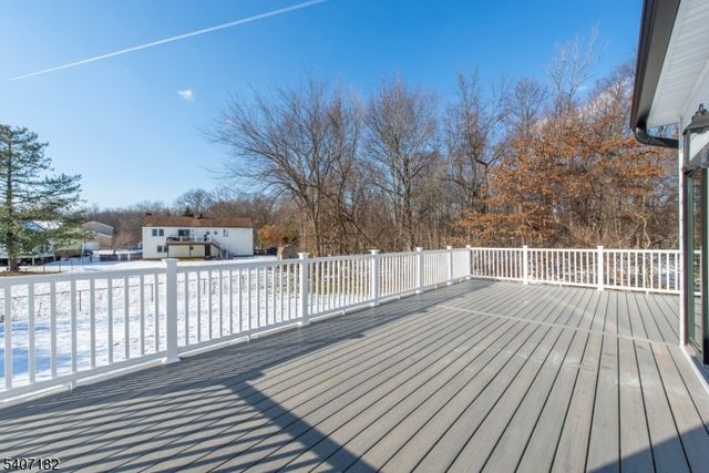 19 West Dr, Fairfield Twp., NJ 07004