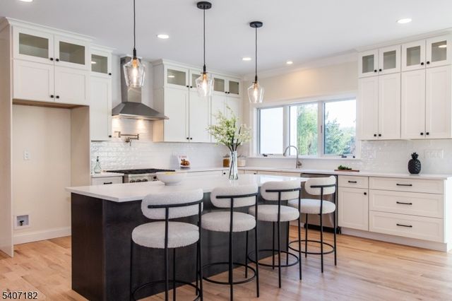 19 West Dr, Fairfield Twp., NJ 07004