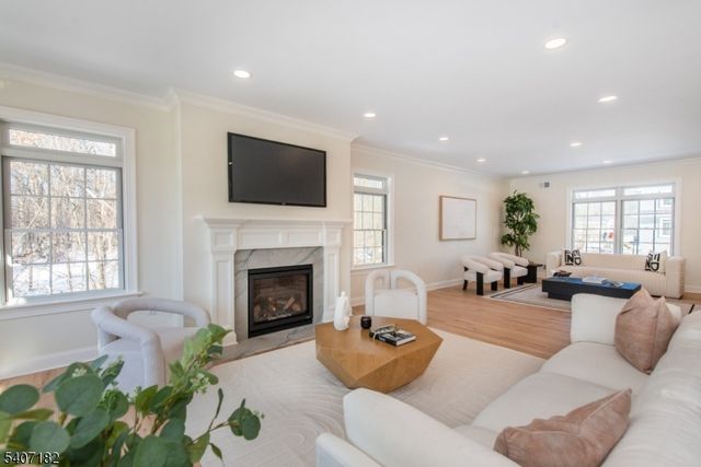 19 West Dr, Fairfield Twp., NJ 07004