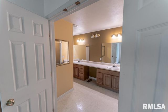 3510 N Kingston Dr Apt 25, Peoria, IL 61604