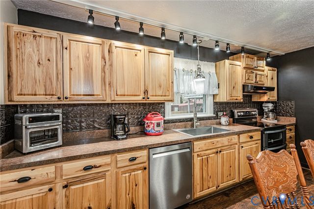 8023 Eddie Ln, Quinton, VA 23141