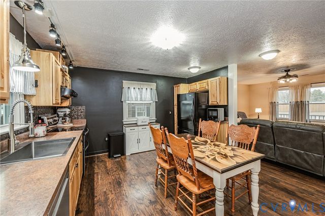 8023 Eddie Ln, Quinton, VA 23141