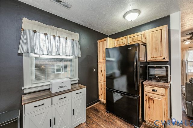 8023 Eddie Ln, Quinton, VA 23141