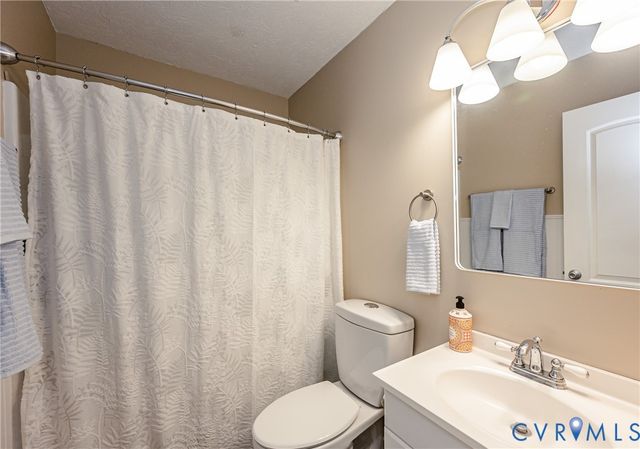 8023 Eddie Ln, Quinton, VA 23141