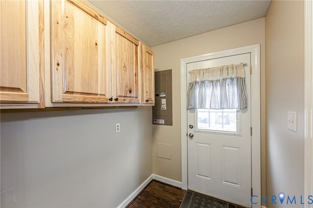 8023 Eddie Ln, Quinton, VA 23141