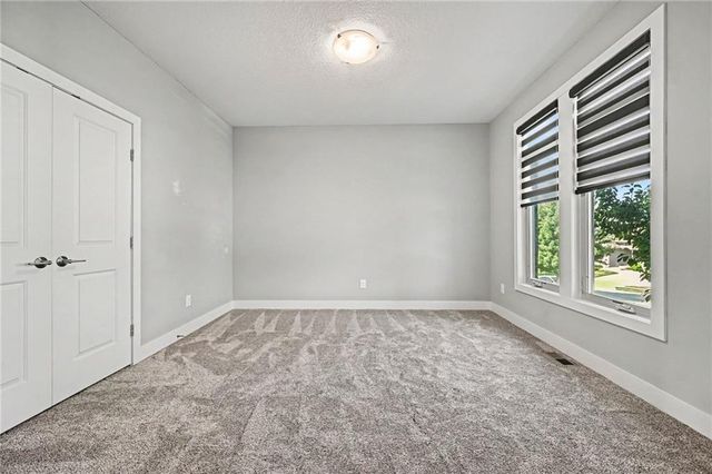 9543 N Kentucky Avenue, Kansas City, MO 64157