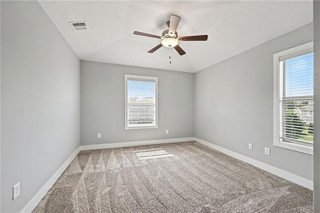 9543 N Kentucky Avenue, Kansas City, MO 64157