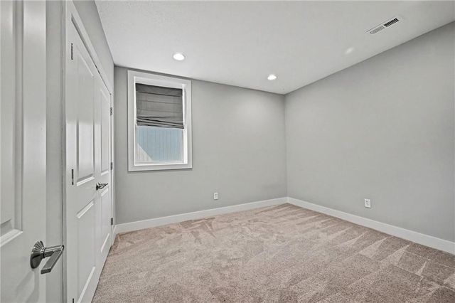 9543 N Kentucky Avenue, Kansas City, MO 64157