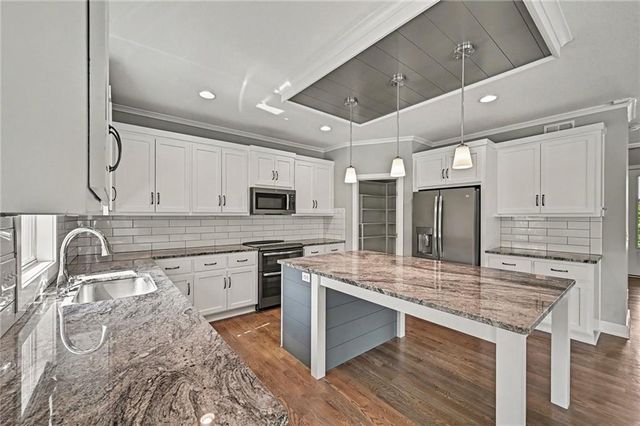 9543 N Kentucky Avenue, Kansas City, MO 64157