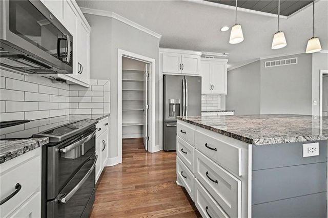 9543 N Kentucky Avenue, Kansas City, MO 64157