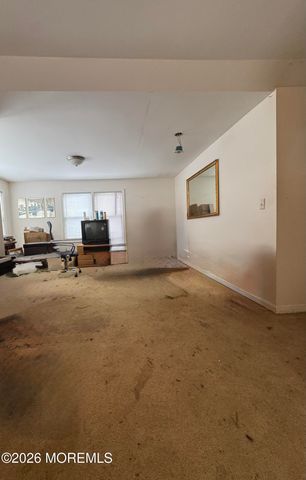 8 Shadynook Street, Keansburg, NJ 07734