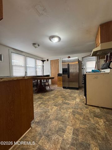 8 Shadynook Street, Keansburg, NJ 07734