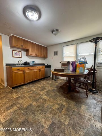 8 Shadynook Street, Keansburg, NJ 07734