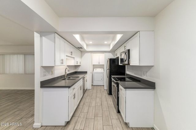 5966 W AUGUSTA Avenue, Glendale, AZ 85301